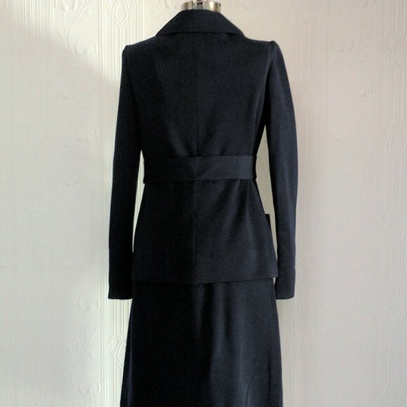 Most beautiful 60's Norell navy suit - like new - Picture 3 of 4